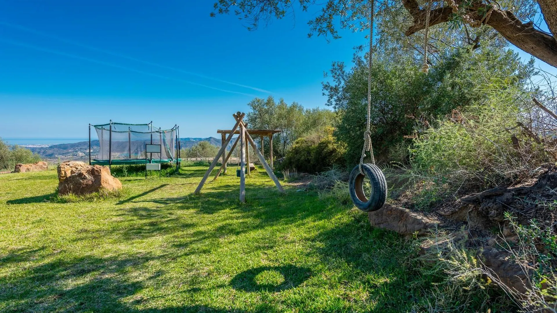 Cantueso Holiday Park Periana Spain